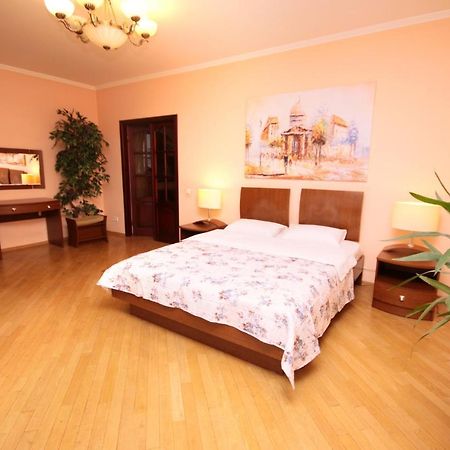 Inn Home Apartments - Livoberezhna Kiev Exterior photo