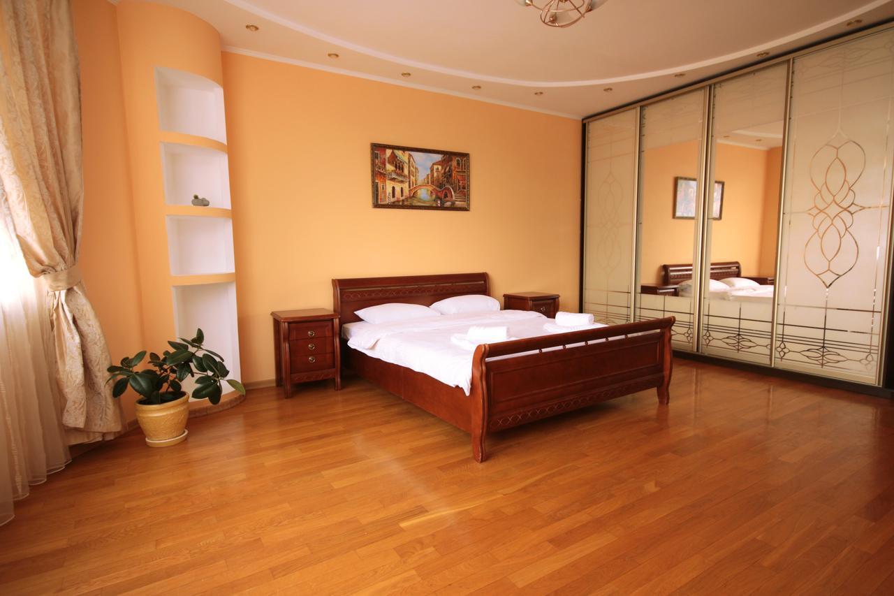 Inn Home Apartments - Livoberezhna Kiev Exterior photo